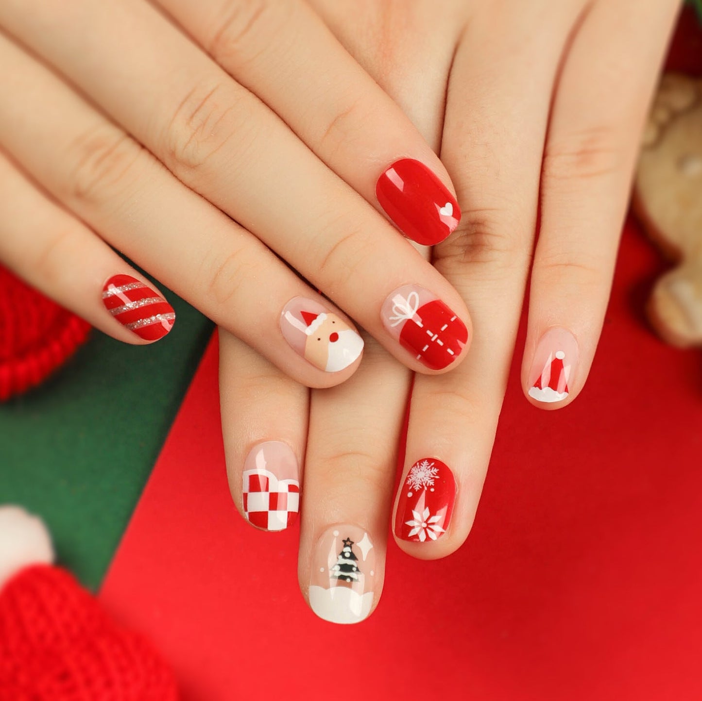 Festive Santa Magic| Short Squoval Manicure | Press On Nails N414