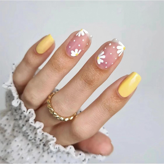 Yellow Daisy Short Square Nails