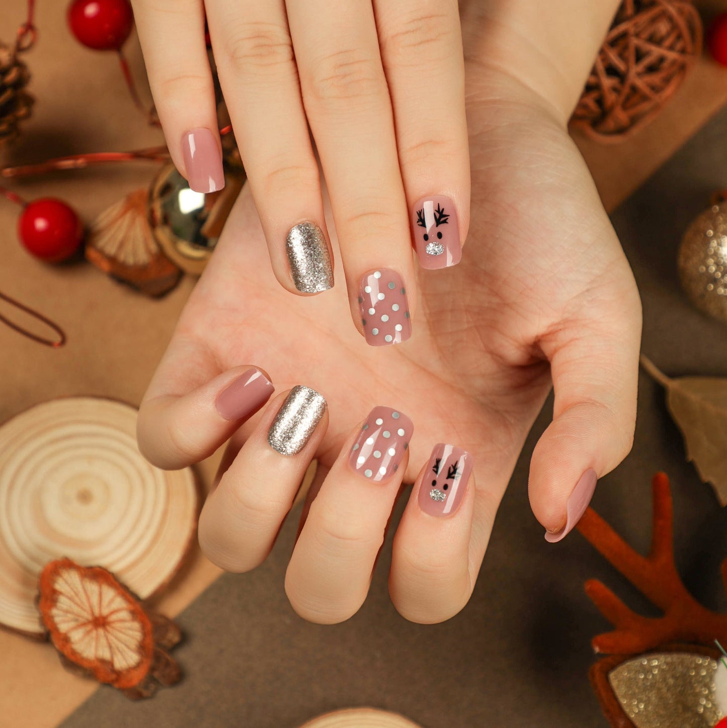 Sparkling Silver Reindeer| Short Squoval Manicure | Press On Nails N492